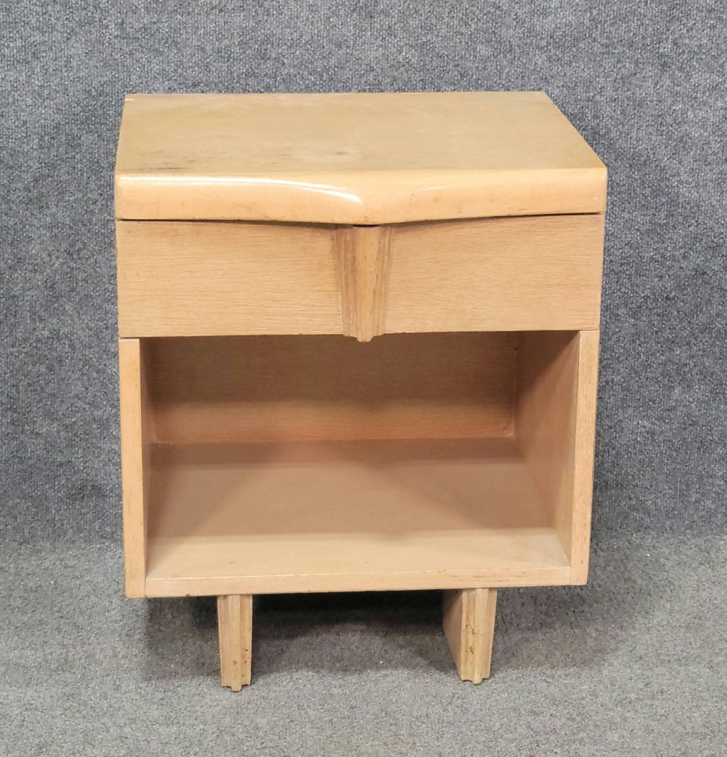 Mid Century Nightstand: 22.25"H, 19"W, 16"D