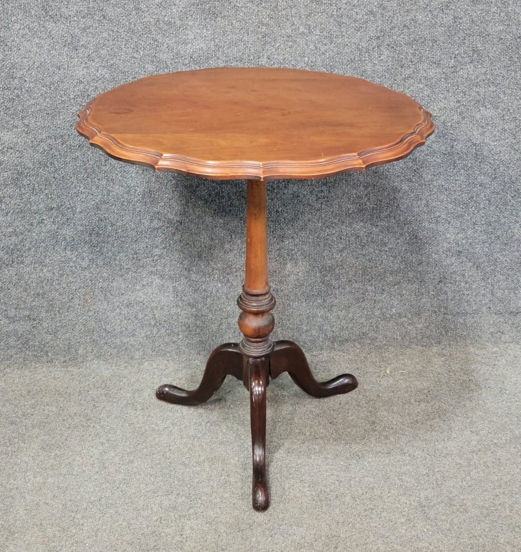 Flint + Horner Table: 24.50"H, 22"Diameter