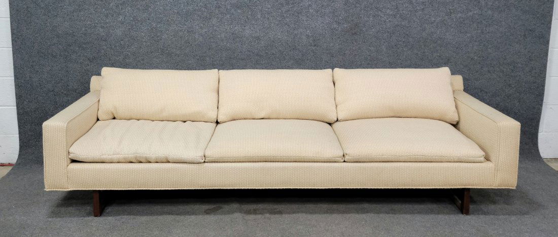 Sunbar Style Modern Sofa (1 of 5)