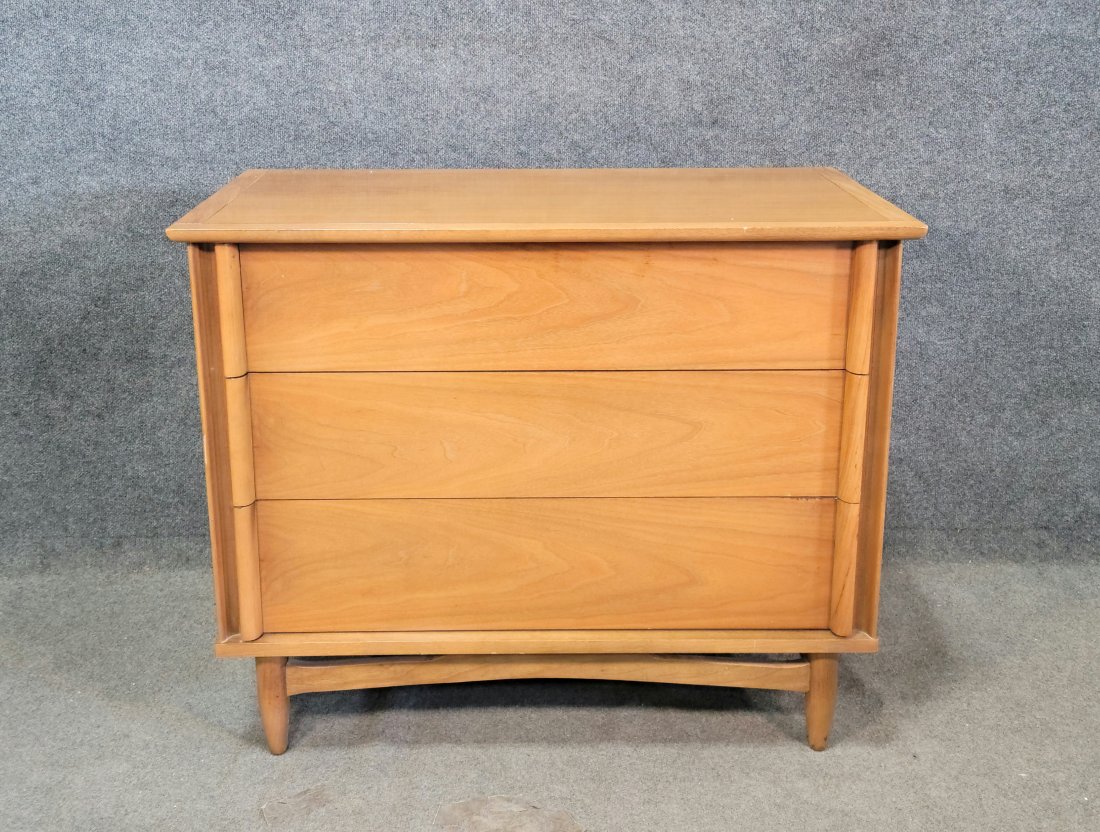 Thomasville Mid Century Chest: 31"H, 37.50"W, 20"D