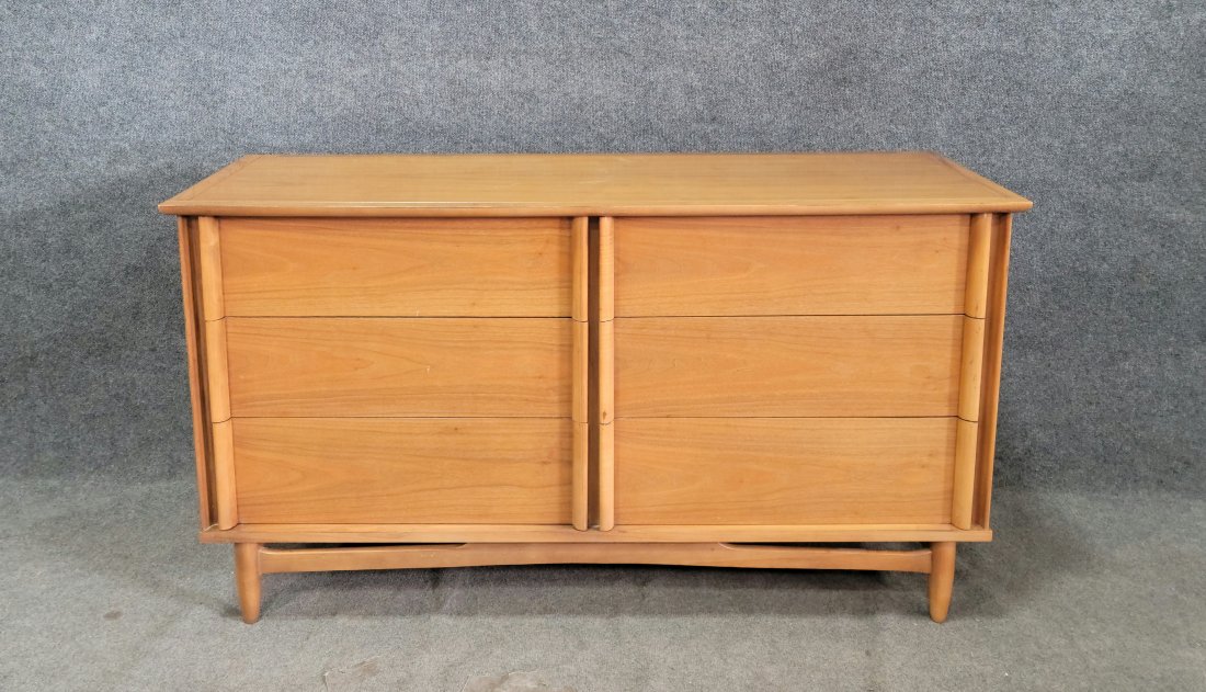 Thomasville Mid Century Dresser: 31"H, 55.75"W, 20"D
