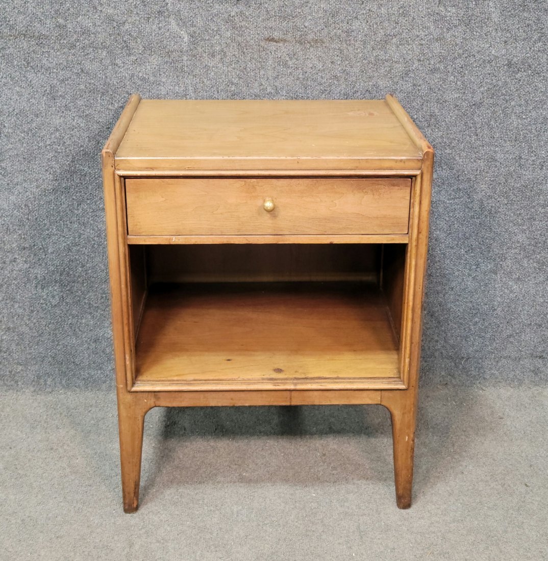 Modern Night Stand: 26"H, 20"W, 16"D