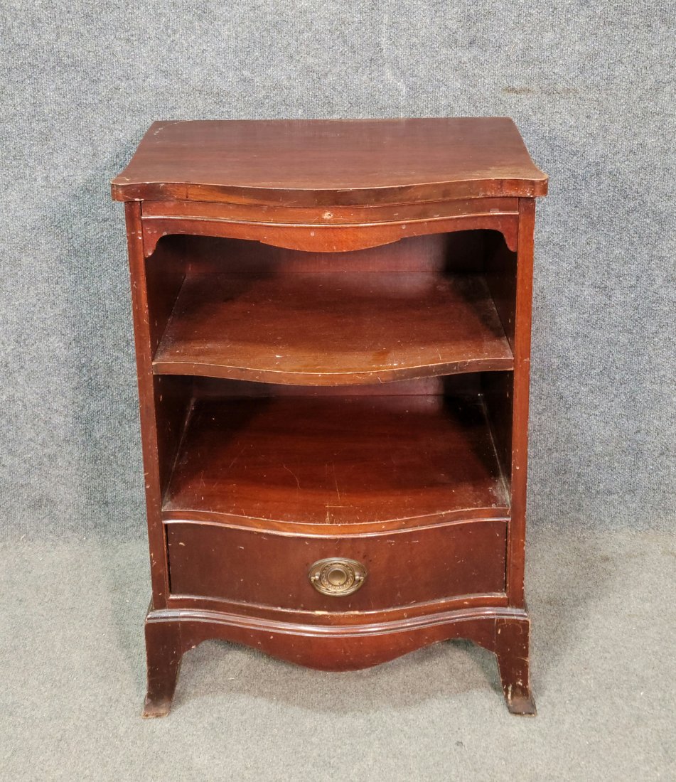 Mahogany Nightstand: 29"H, 20.50"W, 14.50"D