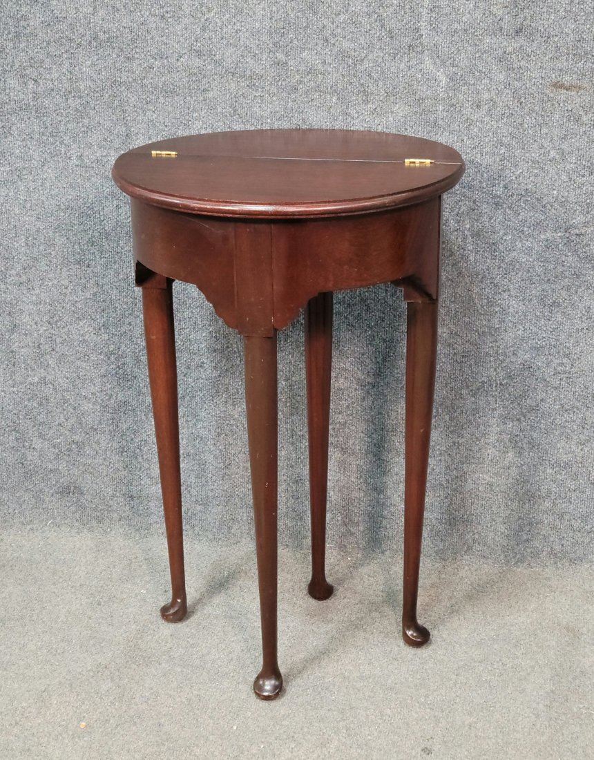 Custom Flip Top Table: Open - 27.50"H, 18"Diameter | Closed 28.50"H, 18"W, 9"D