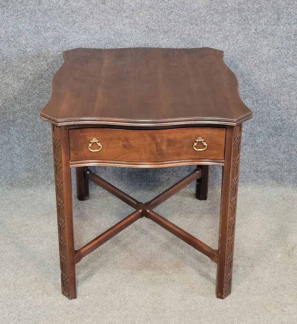 Ethan Allen End Table (1 of 7)