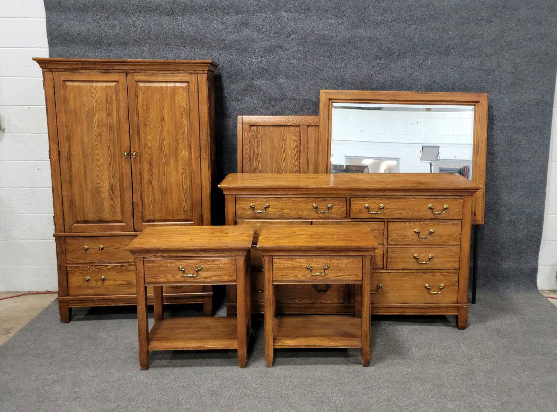 6 Piece Oak Bed Room Set (1 of 1)