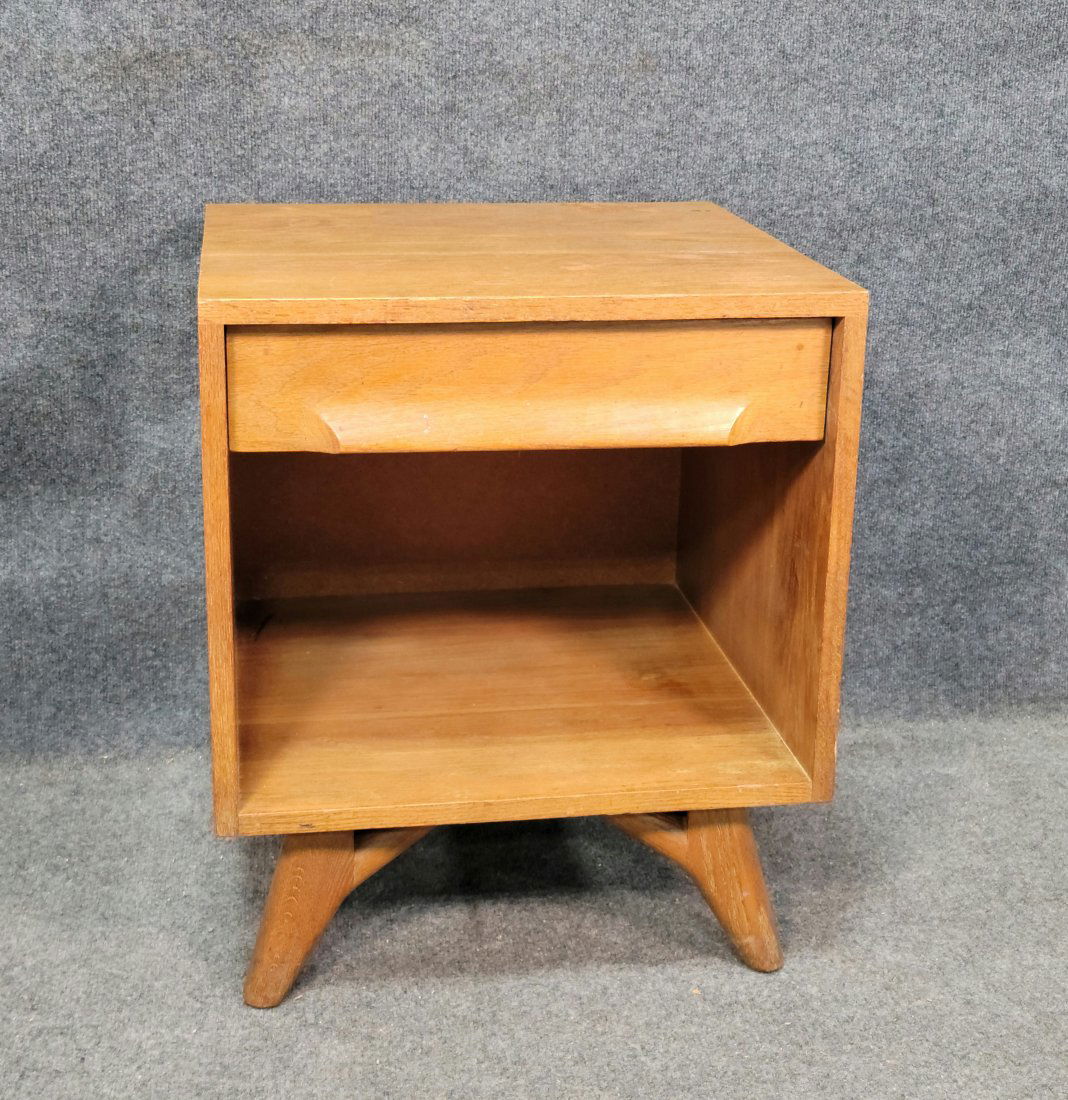 Mid Century Modern Nightstand (1 of 6)