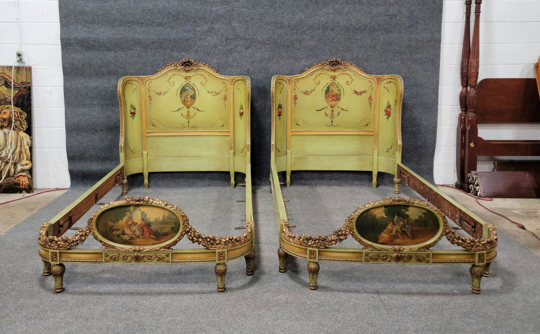 Great Pair Of Venetian Pained Beds (1 of 4)