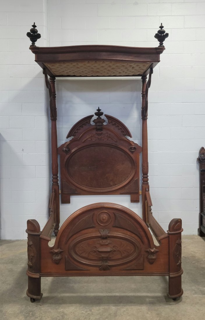 Mallard Style Canopy Victorian Bed (1 of 6)