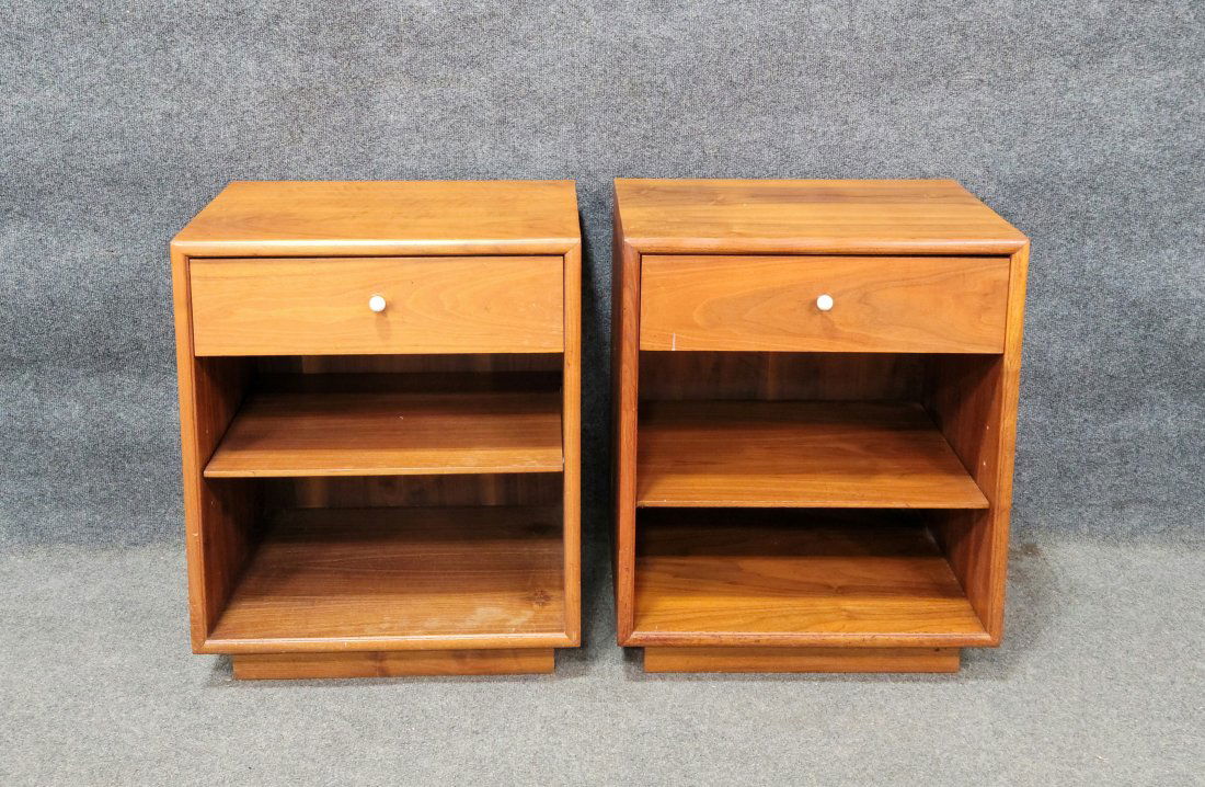 Drexel Mid Century Nightstands (1 of 6)