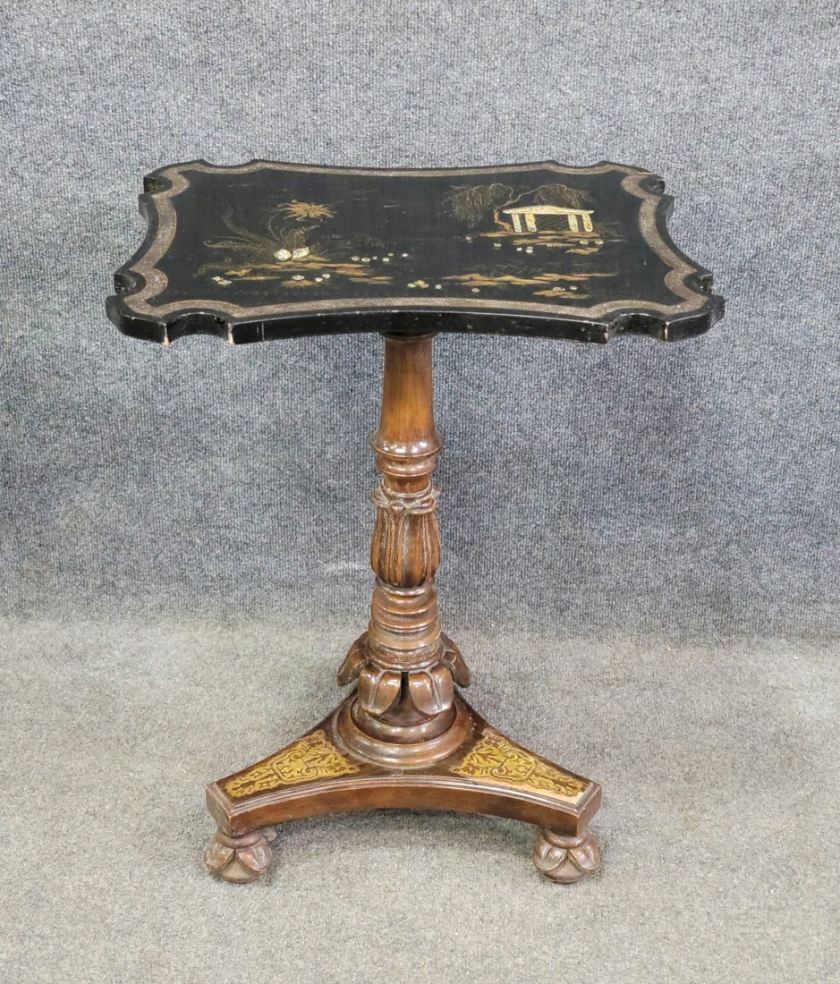 English George III Chinoiserie Table: 25.25"H, 19.75"W, 15.75"D