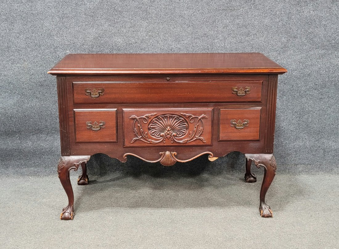 Lane Mahogany Cedar Chest: 31.50"H, 45"W, 20"D