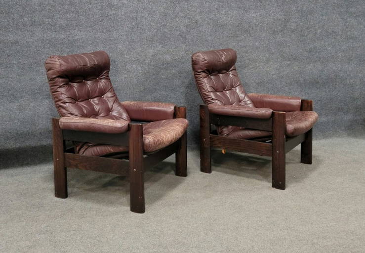 Pair Of Leather Chairs Made In Norway (0249) on Jul 27, 2022