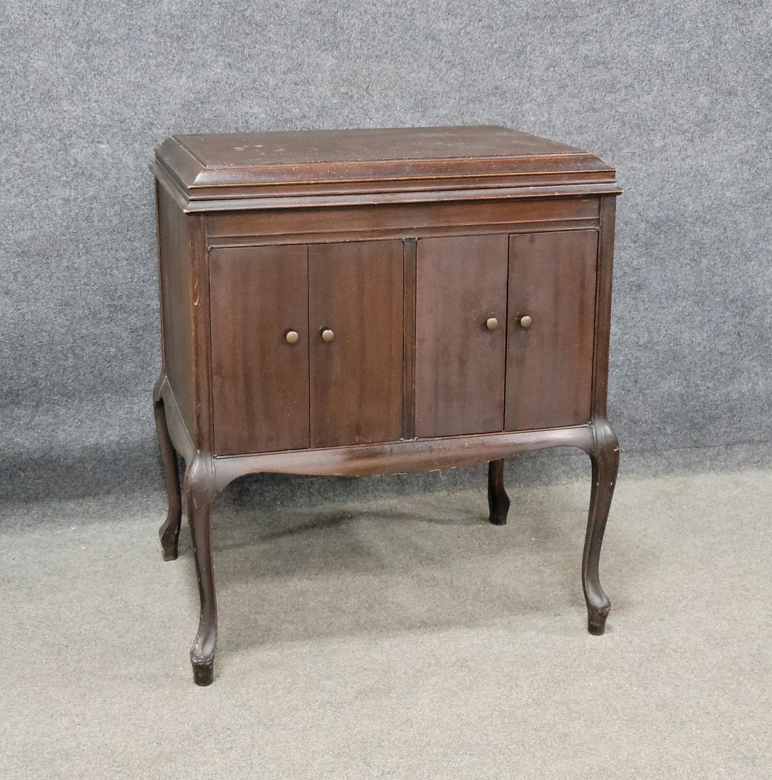 Antique Victrola: 33.50"H, 29"W, 21.50"D