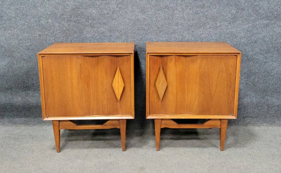 Pair Of Mid Century Walnut Nightstands: 25.50"H, 22"W, 16"D
