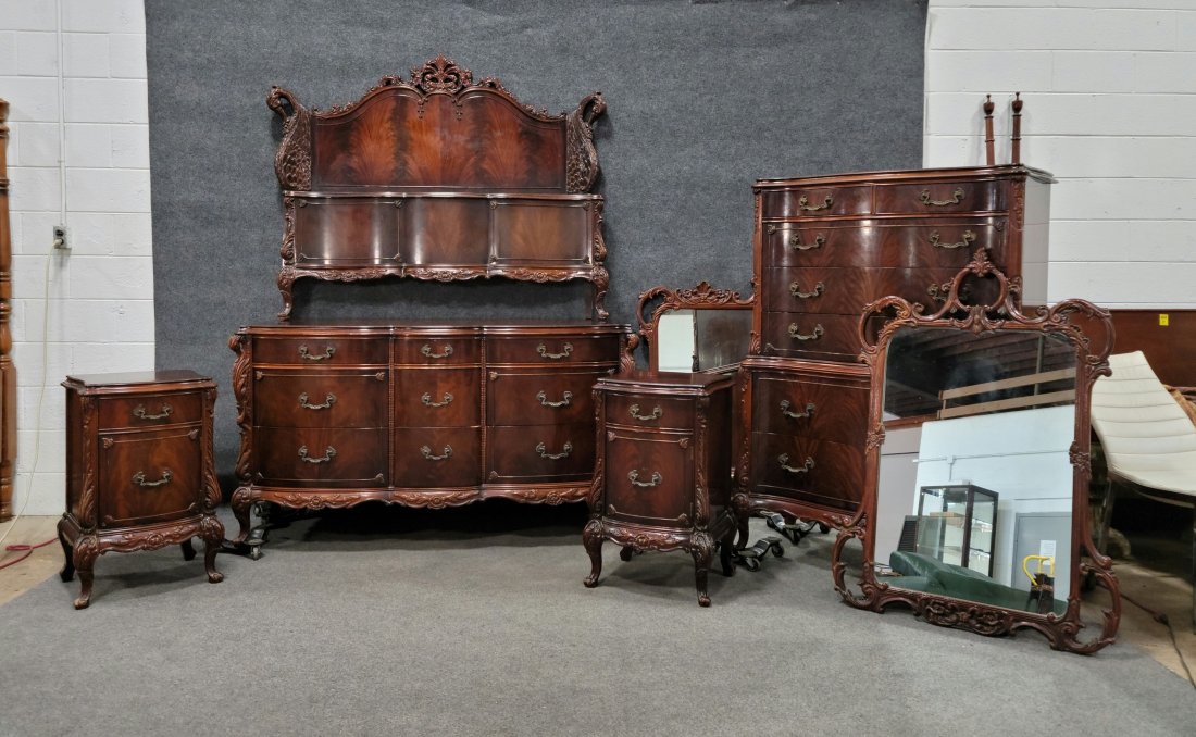 9 Piece Mahogany Swan Bedroom Set (1 of 3)