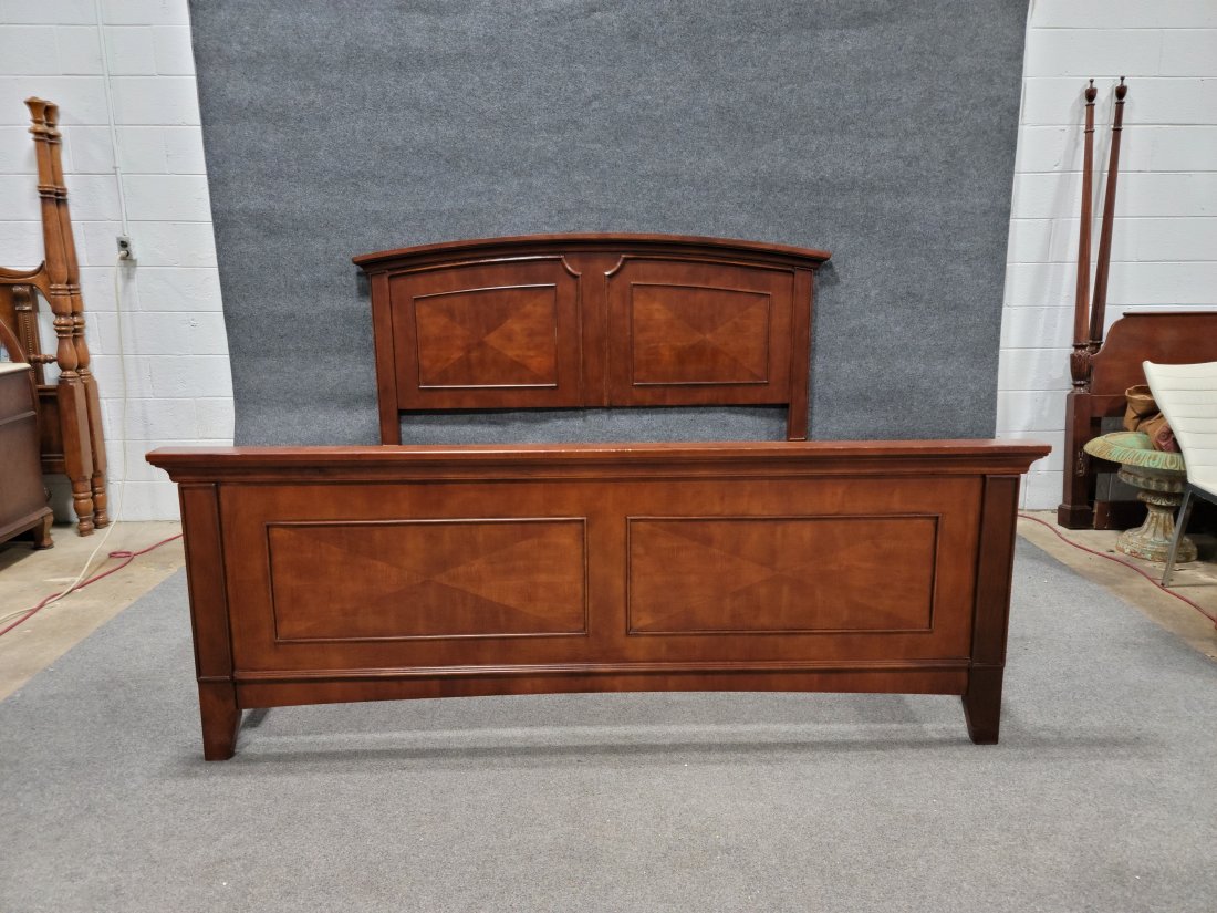 Mahogany Bed: Full Bed - 54"H, 86.50"W, 86.50"D