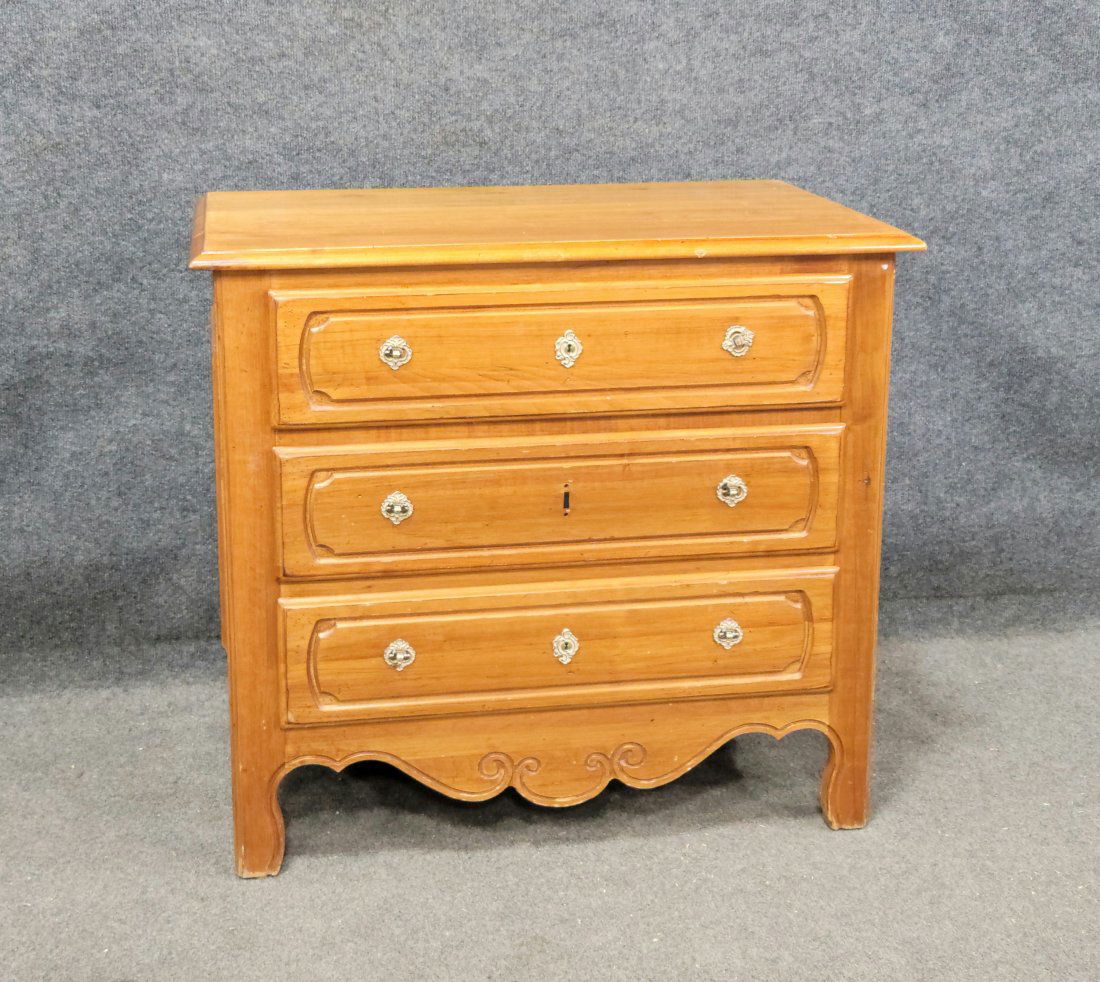 Ethan Allen Bachelors Chest: 27"H, 30"W, 17"D