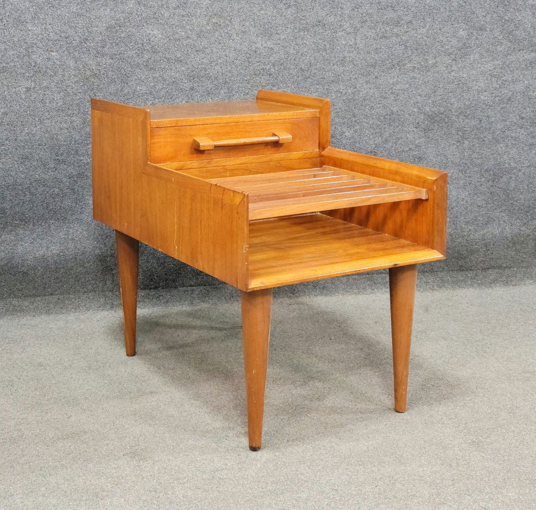 Mid Century End Table (1 of 6)