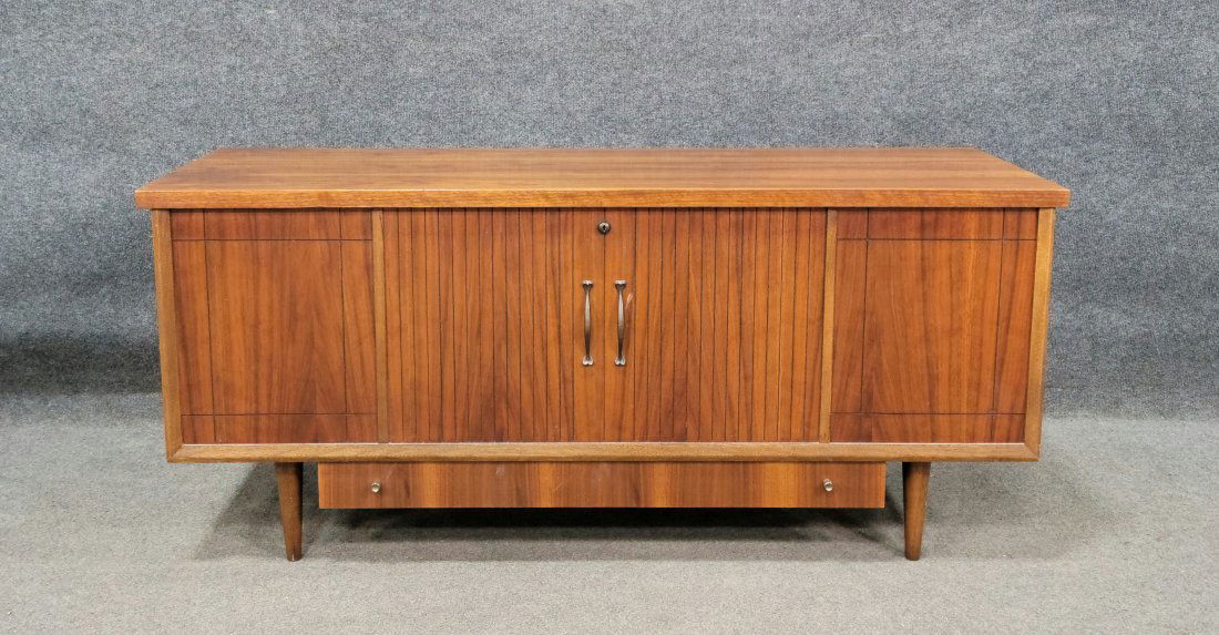 Lane Mid Century Cedar Chest (1 of 7)