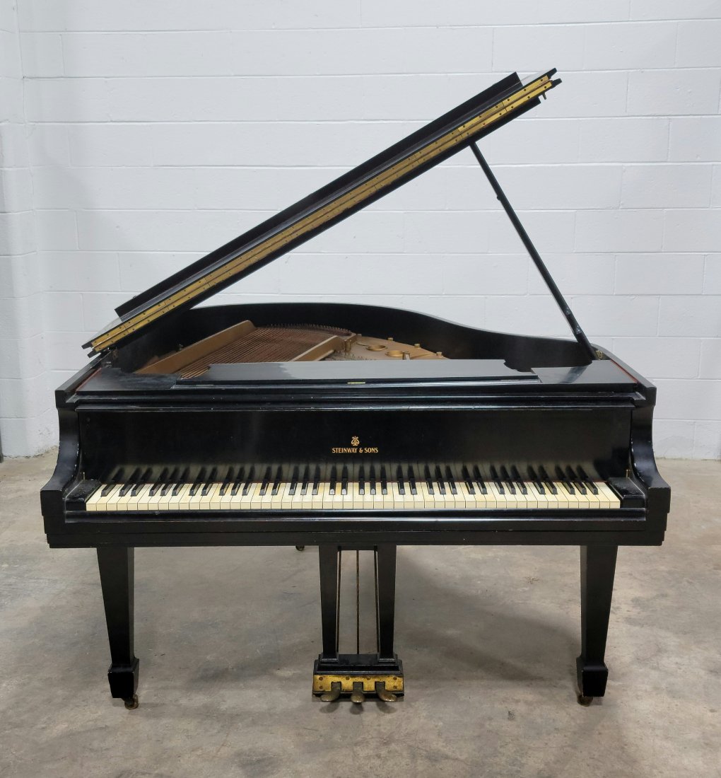 Steinway Baby Grand Piano (s Size)