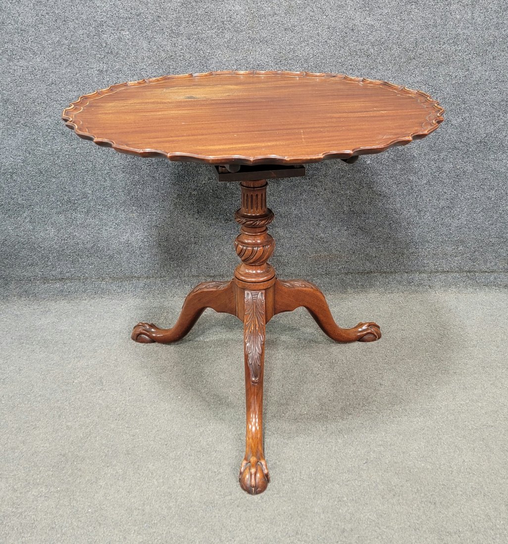 Mahogany Tilt Top Table: 27.50"H, 32"W, 32"D