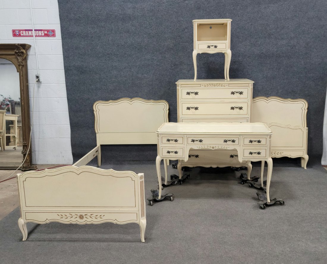 Provental Bedroom Set: -