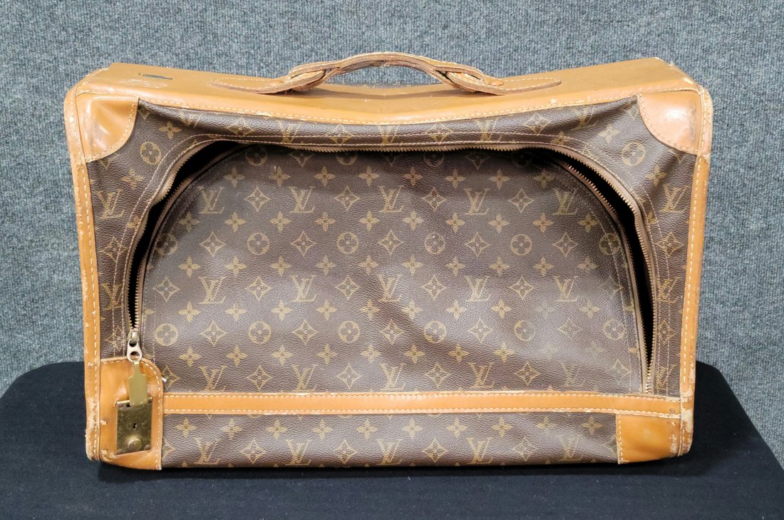 Louis Vutton Luggage: -