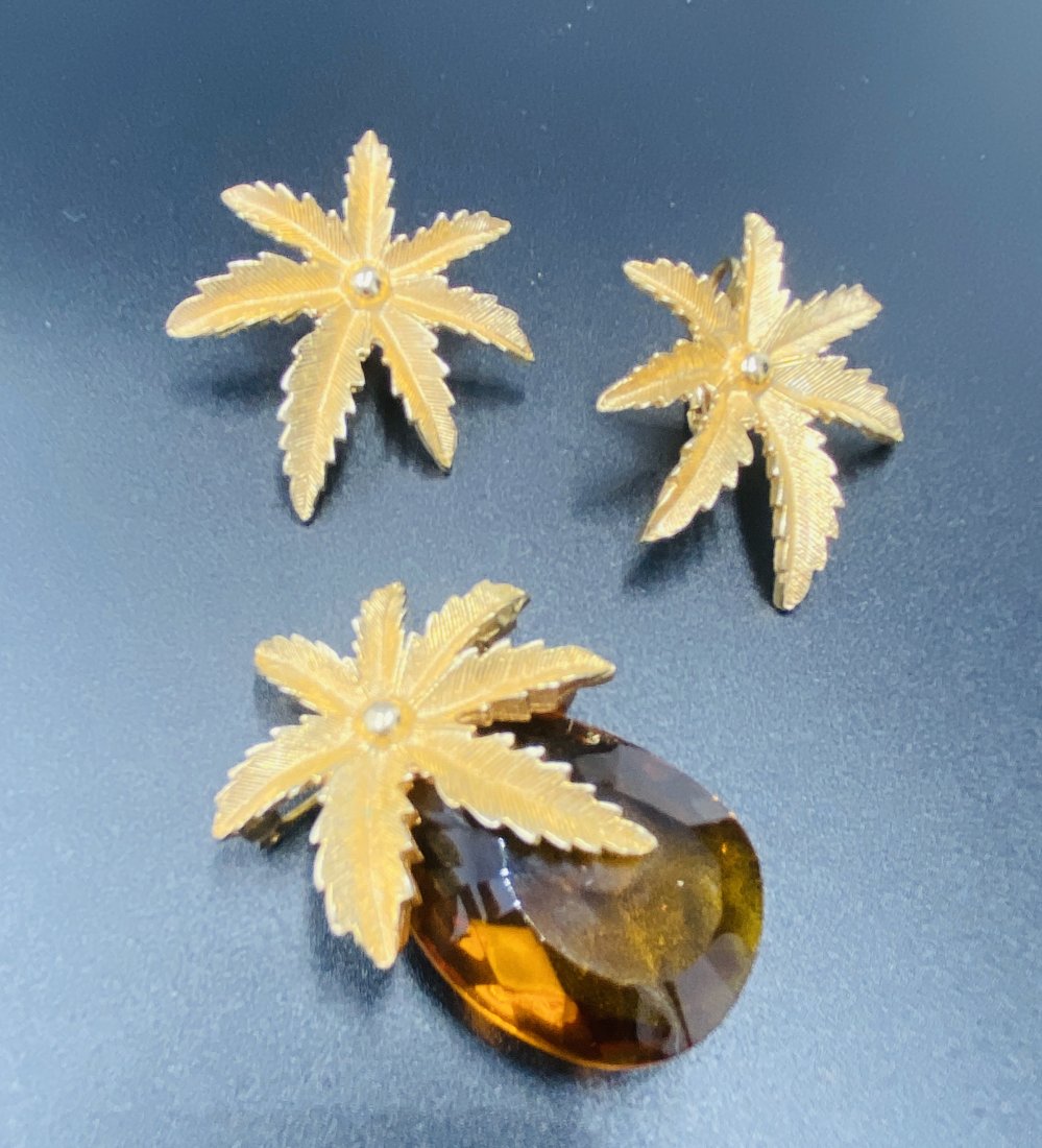 Sarah Coventry Brooch and Earrings: For exact dimensions please refer to the attached dimensions sheet. Marked SarahCov.Founded in 1949 by Charles Stuart, Sarah Coventry was named via the combination of his granddaughterâ€™s first