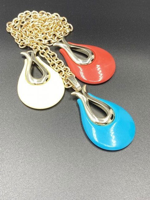 Sarah Coventry Necklace with 3 Interchangeable pendants: For exact dimensions please refer to the attached dimensions sheet. Marked SarahCov.Founded in 1949 by Charles Stuart, Sarah Coventry was named via the combination of his granddaughterâ€™s first