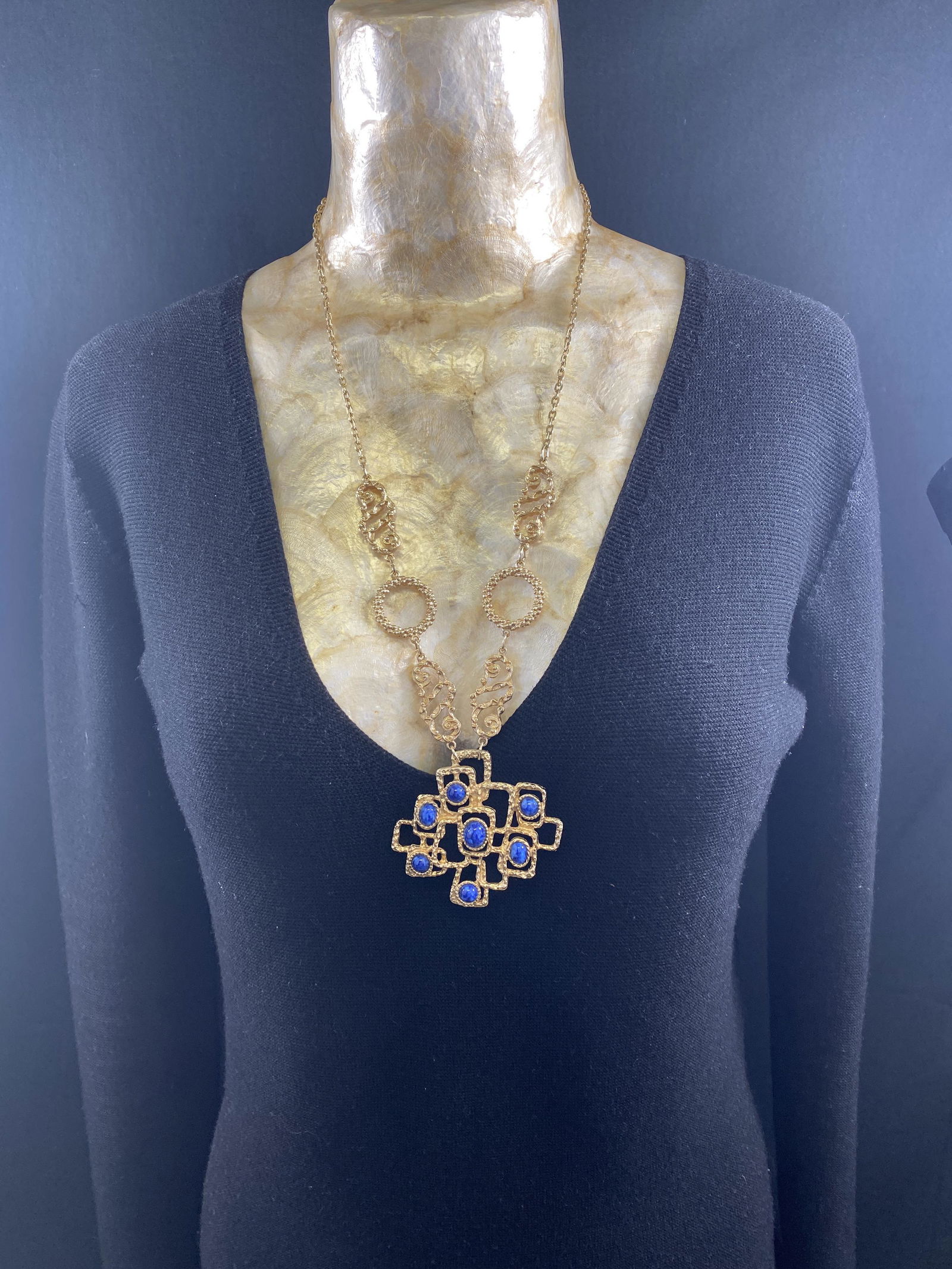 Sarah Coventry Abstract Necklace: For exact dimensions please refer to the attached dimensions sheet. Marked SarahCov.Founded in 1949 by Charles Stuart, Sarah Coventry was named via the combination of his granddaughterâ€™s first