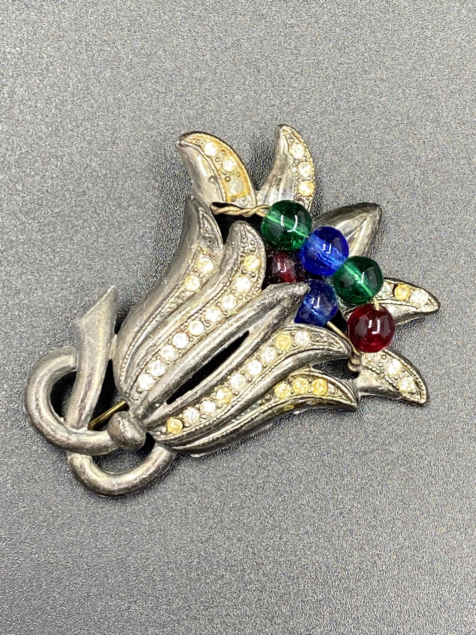 Unsigned Early Vintage Brooch (1 of 4)