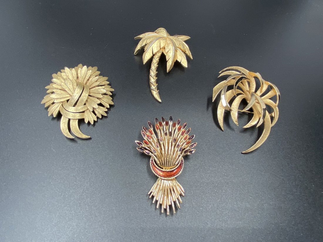 4 Signed Vintage Trifari Brooches (1 of 5)