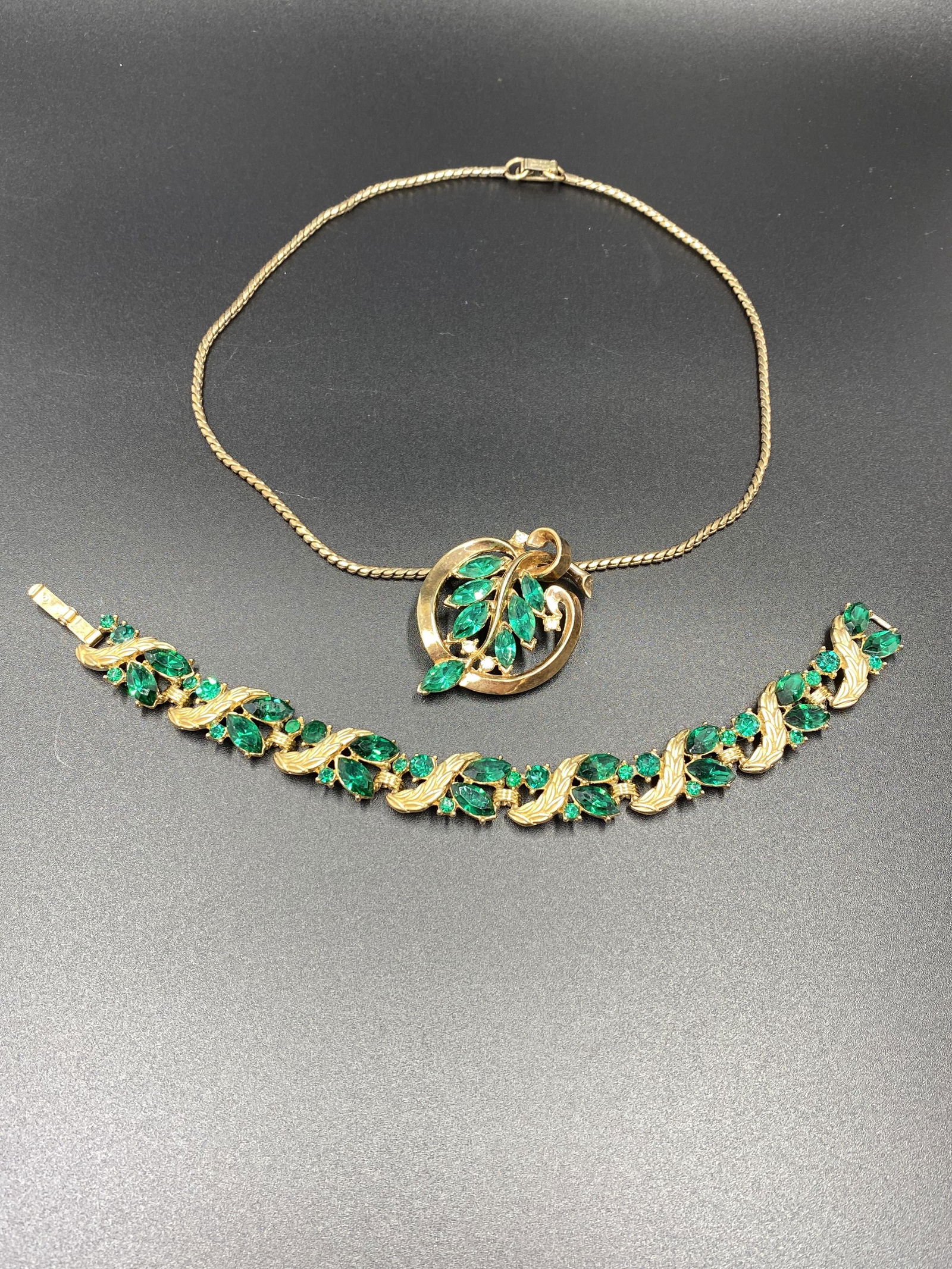 Vintage Trifari Necklace and Bracelet: For exact dimensions please refer to the attached dimensions sheet. Marked TrifariTRIFARI is one of the brightest stars of all the costume jewelry makers, beginning as Trifari, Krussman & Fishel in th