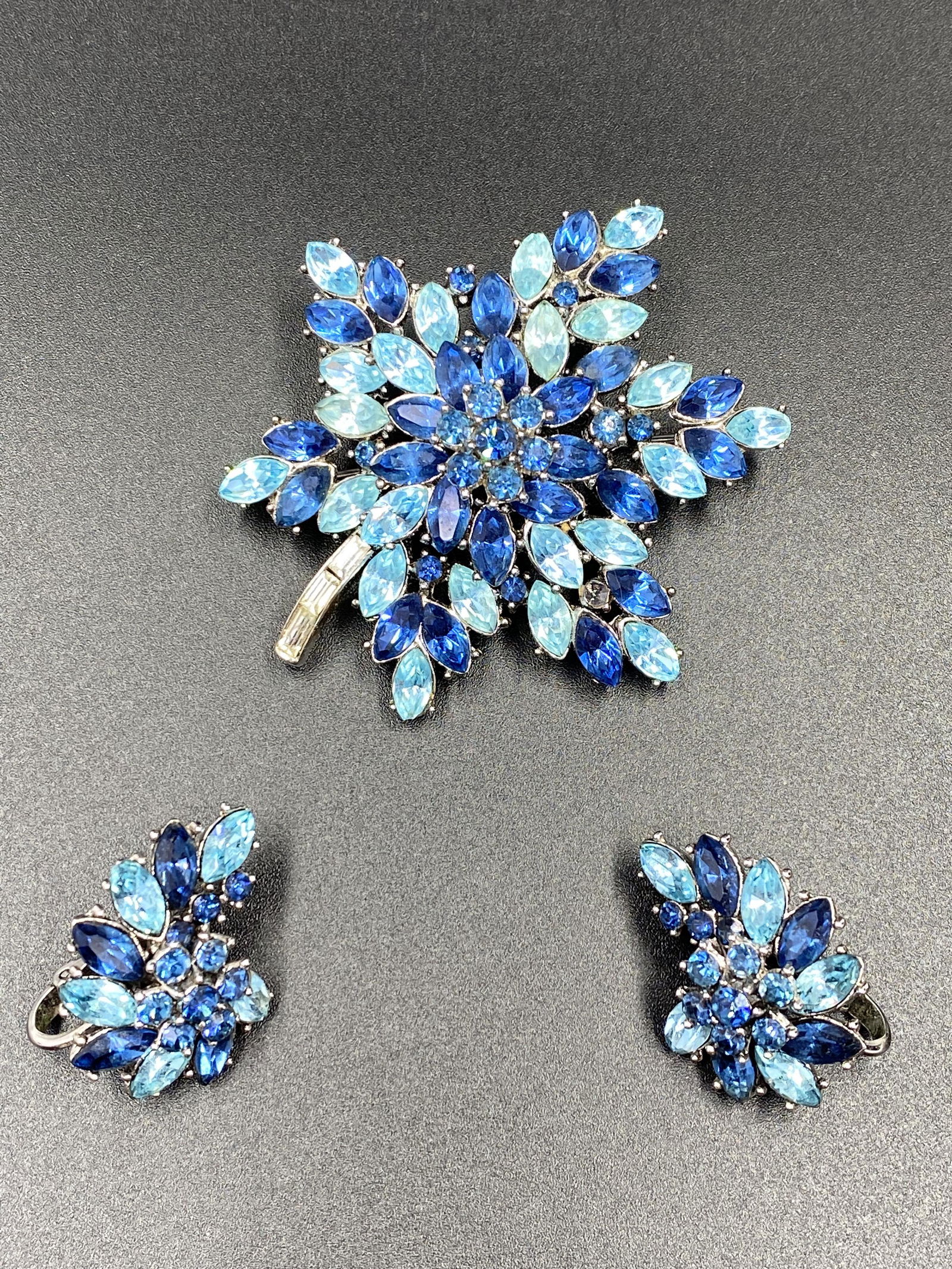 Vintage Trifari Snowflake Brooch and Earrings (1 of 7)