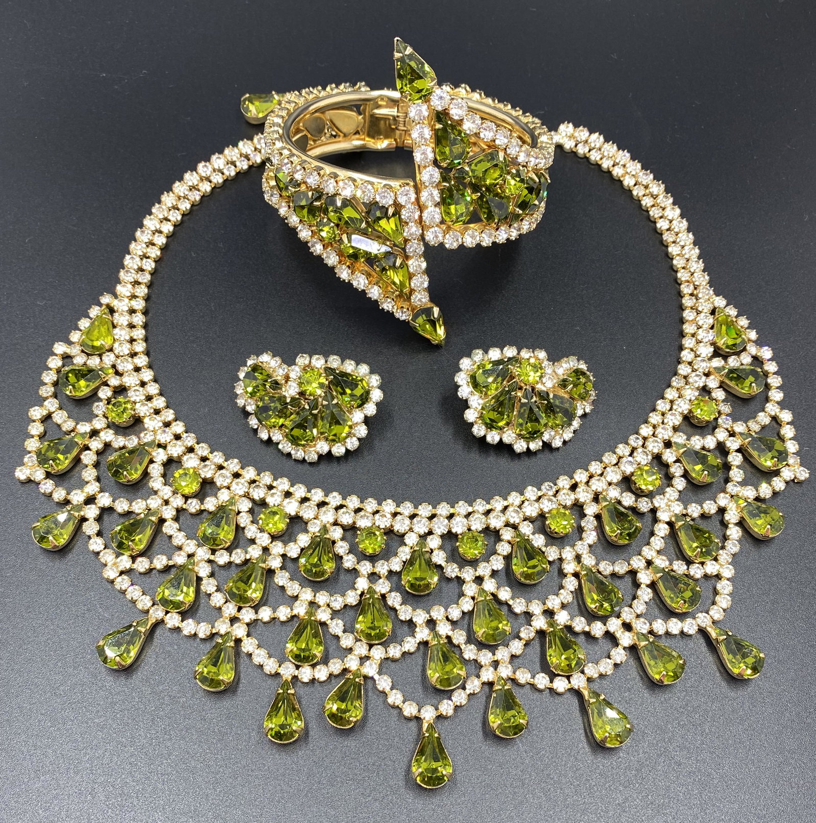 Hobe Green Necklace Bracelet Earrings (1 of 6)
