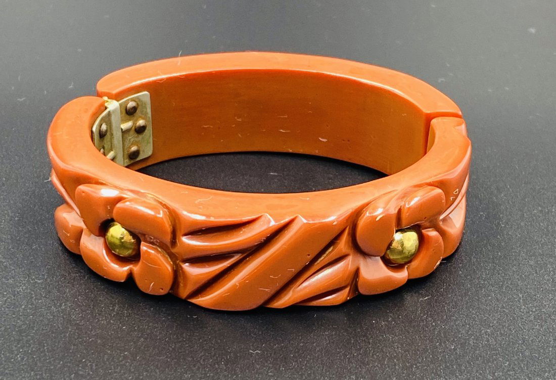 VERY RARE Bakelite Clamper Bracelet (1 of 5)