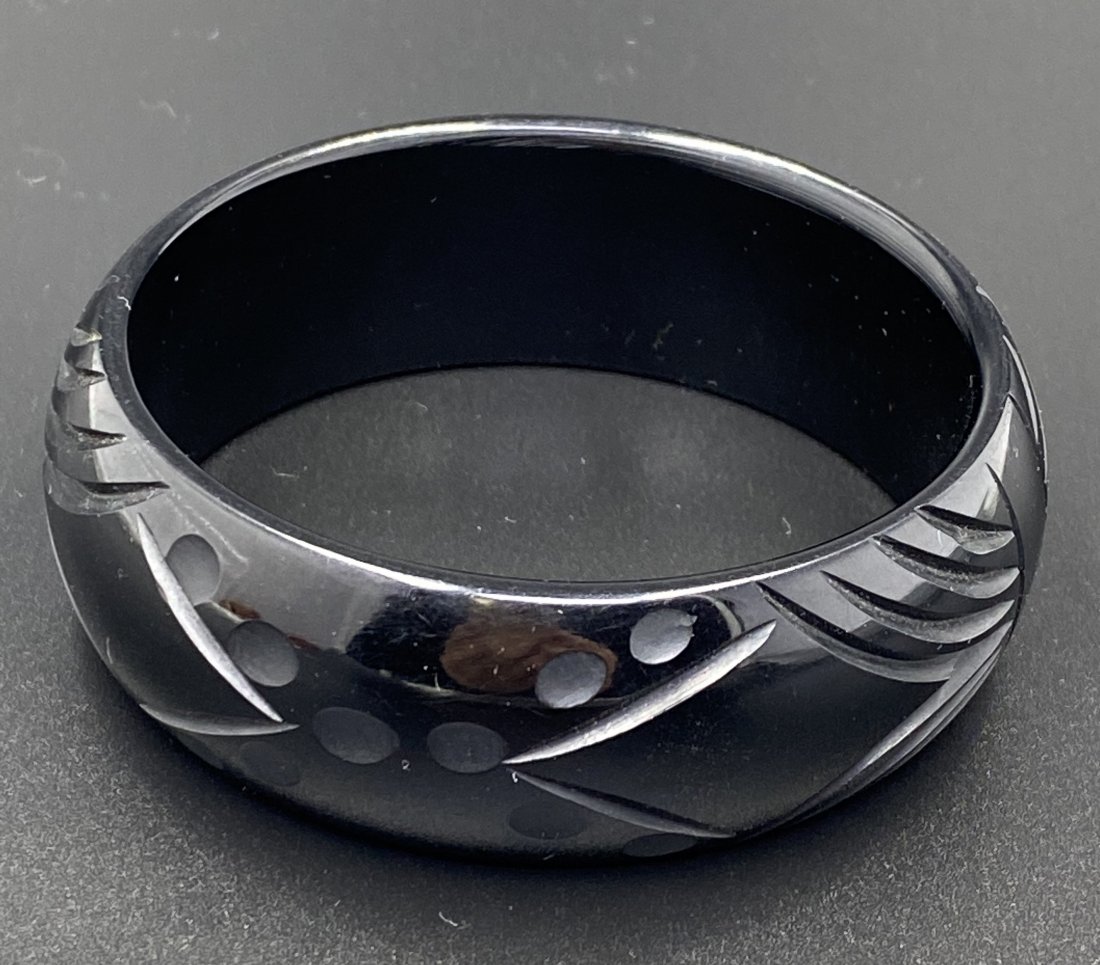 Bakelite Carved Black Bangle: For exact dimensions please refer to the attached dimensions sheet. Bakelite was an early plastic resin, developed by Leo Baekeland in 1907. Originally used for industrial purposes thanks to its abili