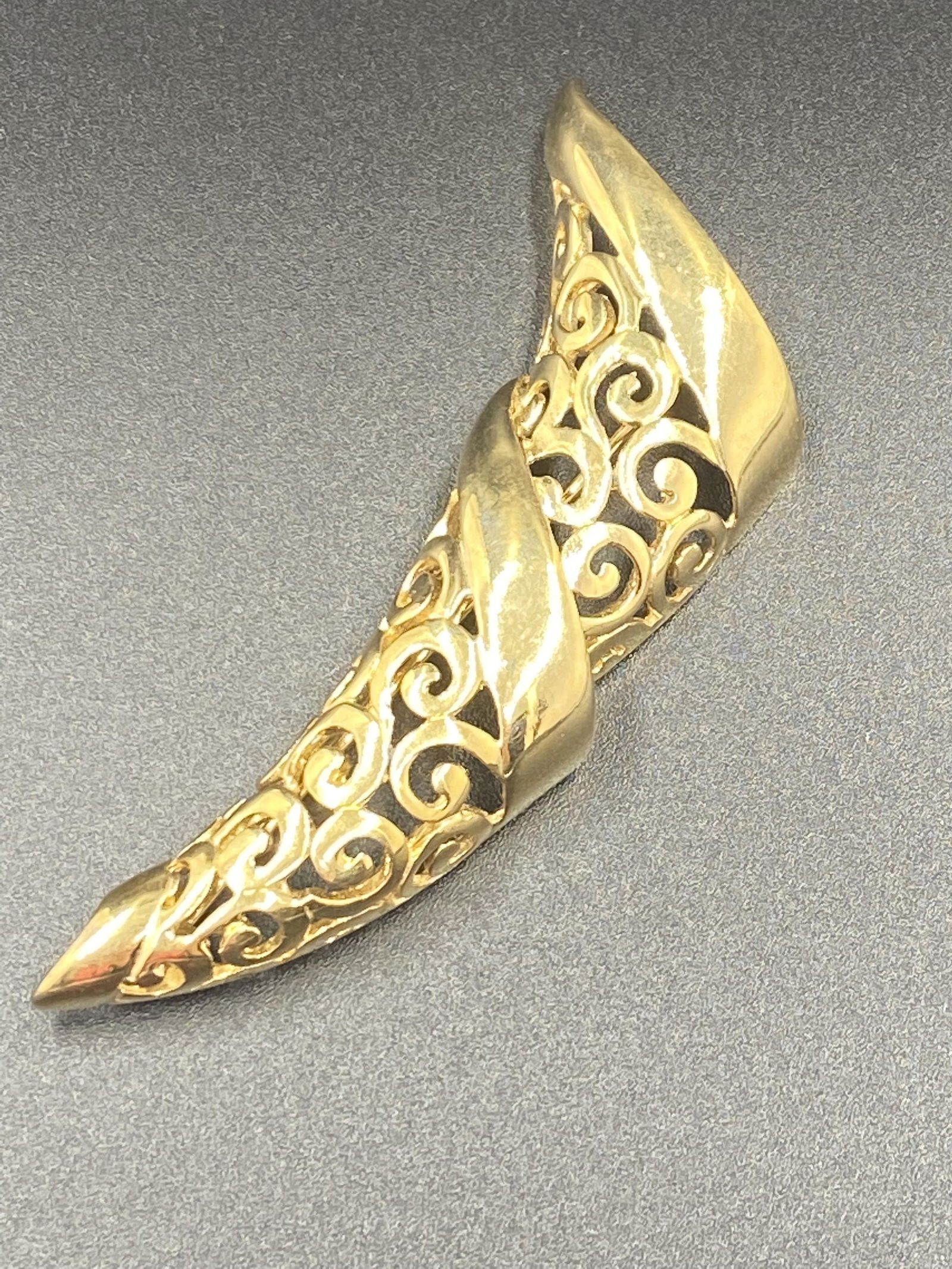 Givenchy Golden Brooch: For exact dimensions please refer to the attached dimensions sheet.