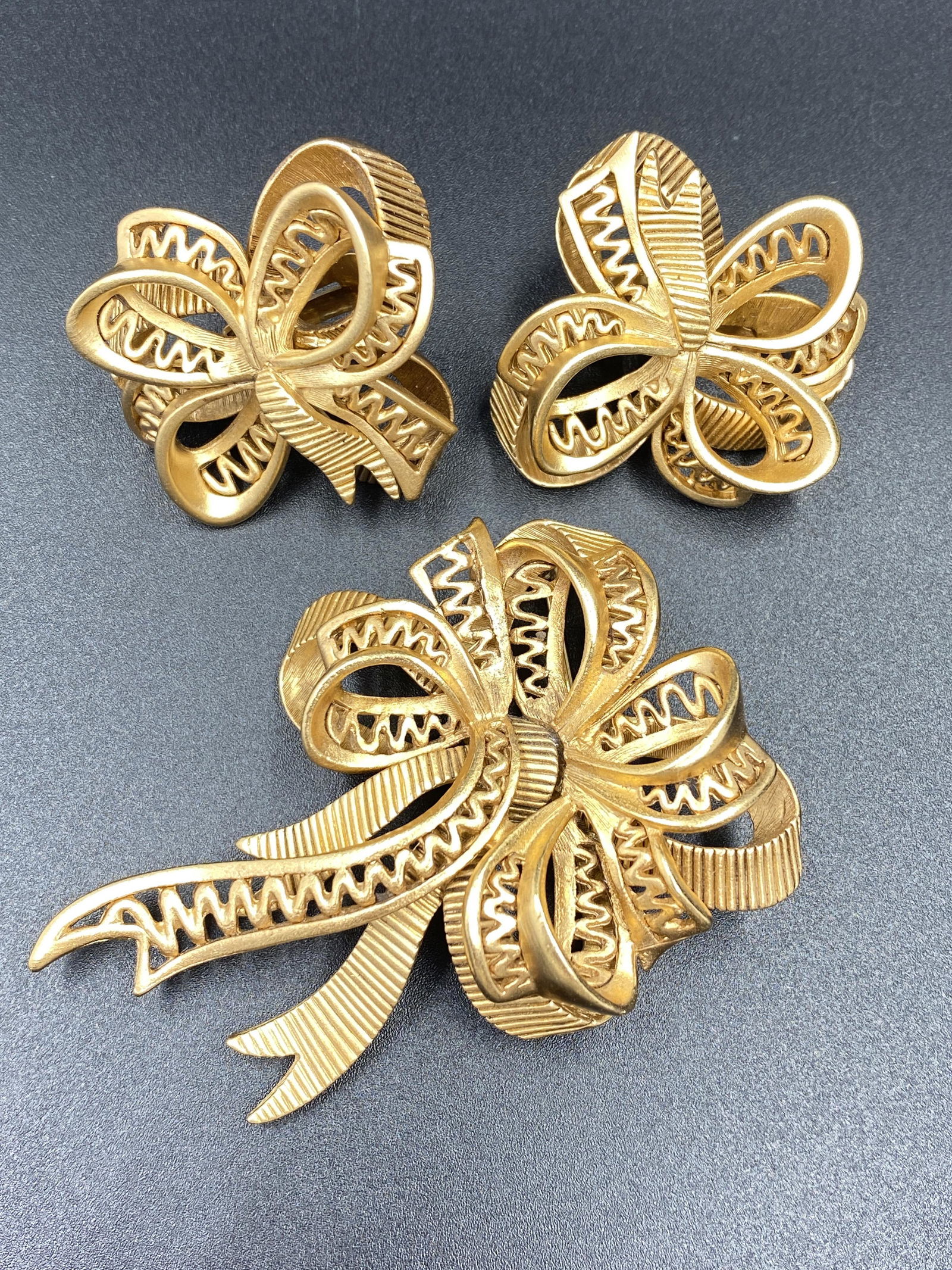 Oscar De La Renta Brooch & Matching Earrings (1 of 6)