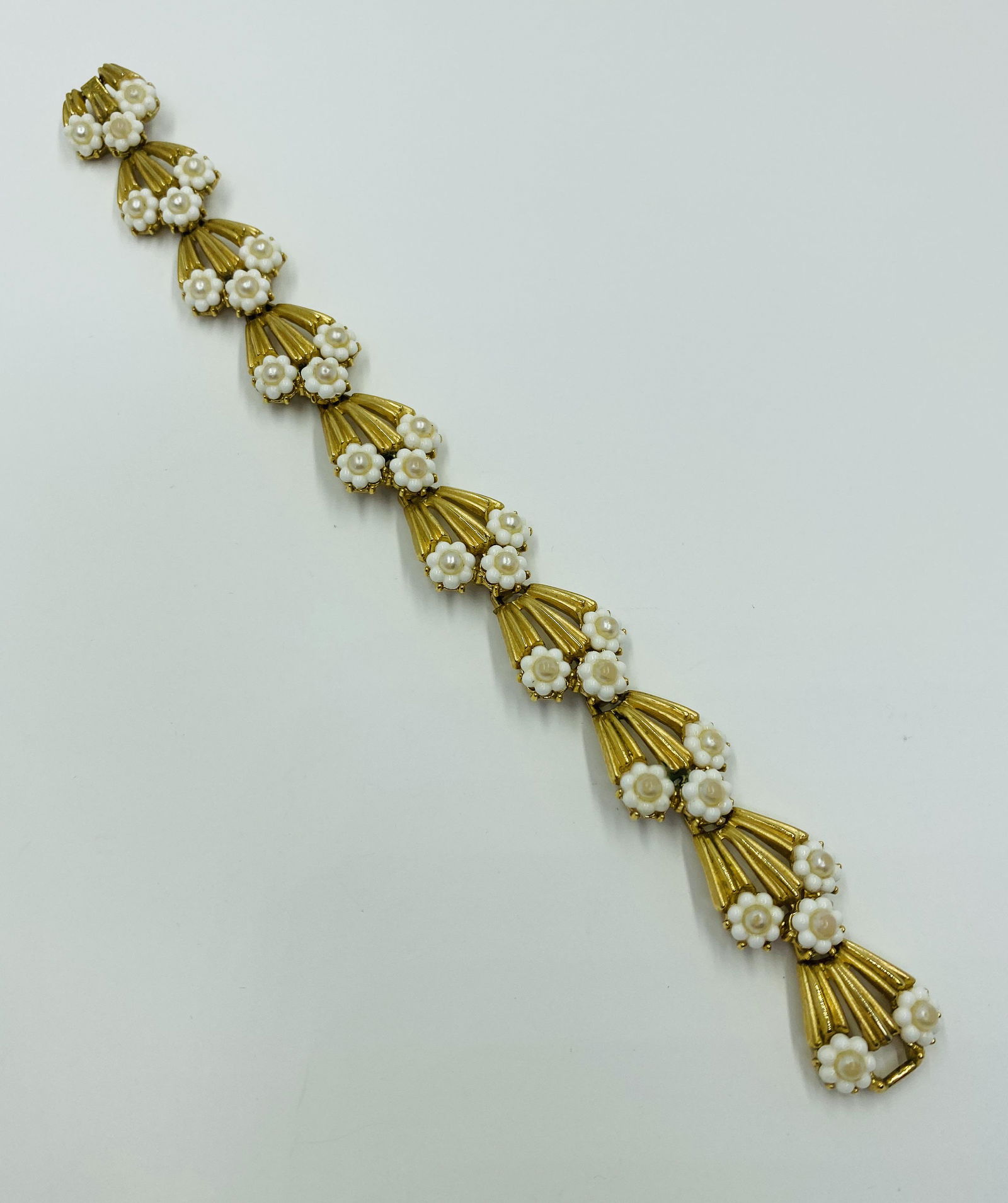 Trifari Costume Jewelry: For exact dimensions please refer to the attached dimensions sheet. Marked Hobe.