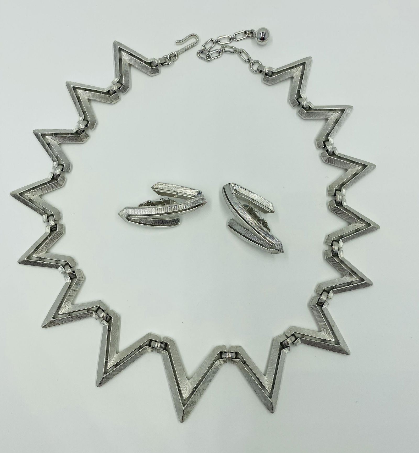 Trifari Costume Jewelry: For exact dimensions please refer to the attached dimensions sheet.