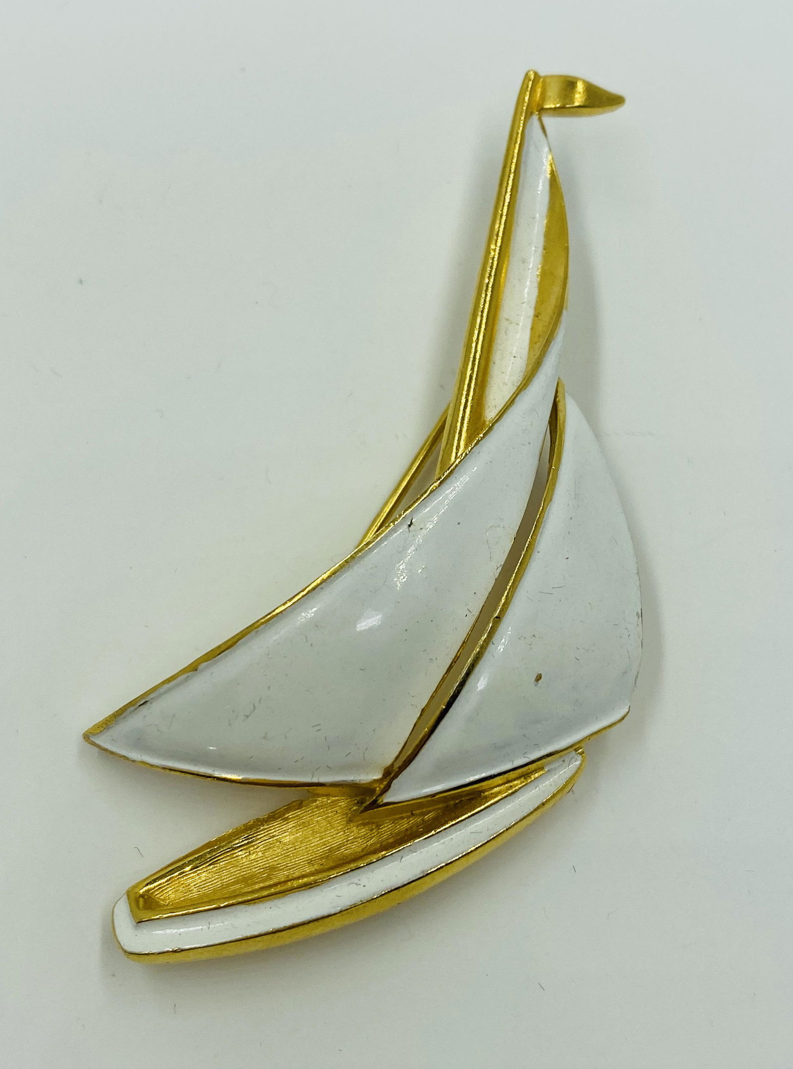 Trifari Costume Jewelry: For exact dimensions please refer to the attached dimensions sheet.