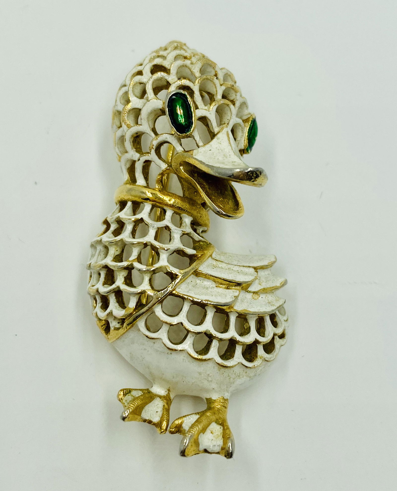 Trifari Costume Jewelry: For exact dimensions please refer to the attached dimensions sheet.