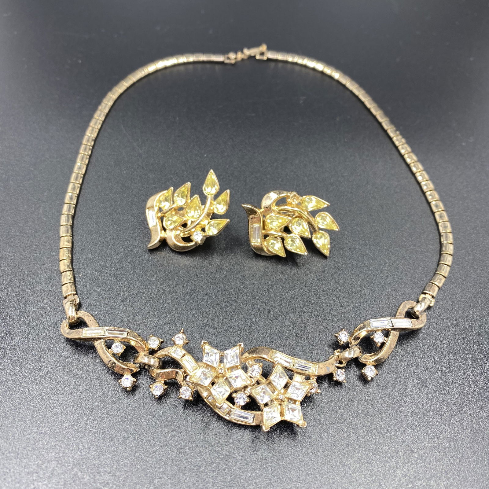 Trifari Costume Jewelry: For exact dimensions please refer to the attached dimensions sheet.