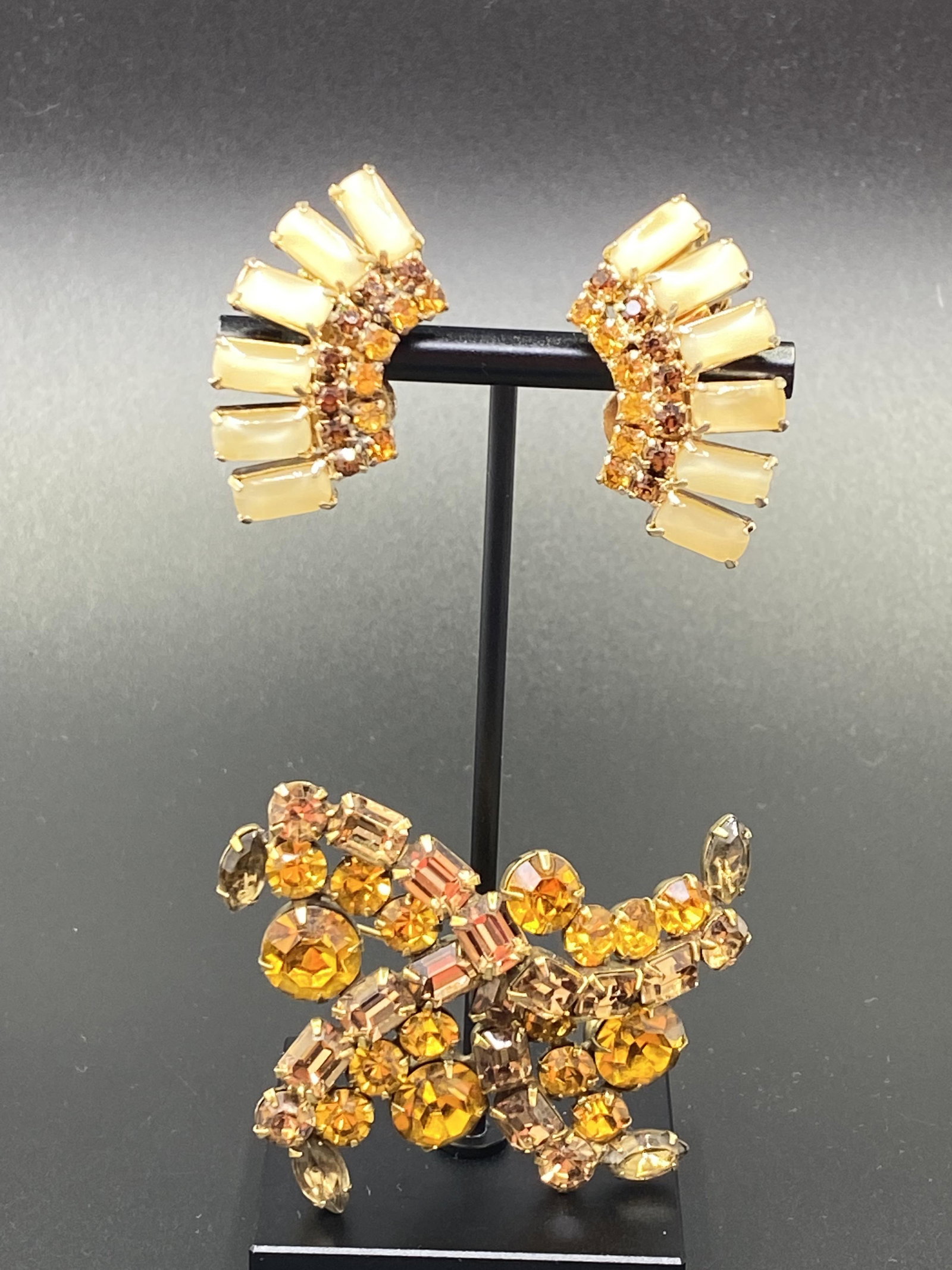 Vintage Crystals Brooch & Earrings: For exact dimensions please refer to the attached dimensions sheet.