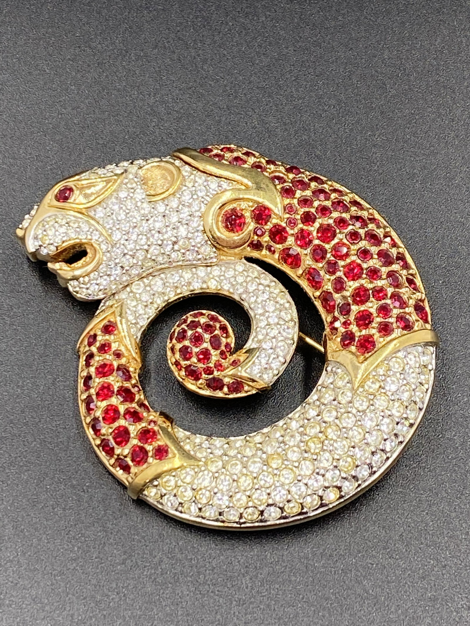 Signed SWAROVSKI Vintage Brooch: For exact dimensions please refer to the attached dimensions sheet.