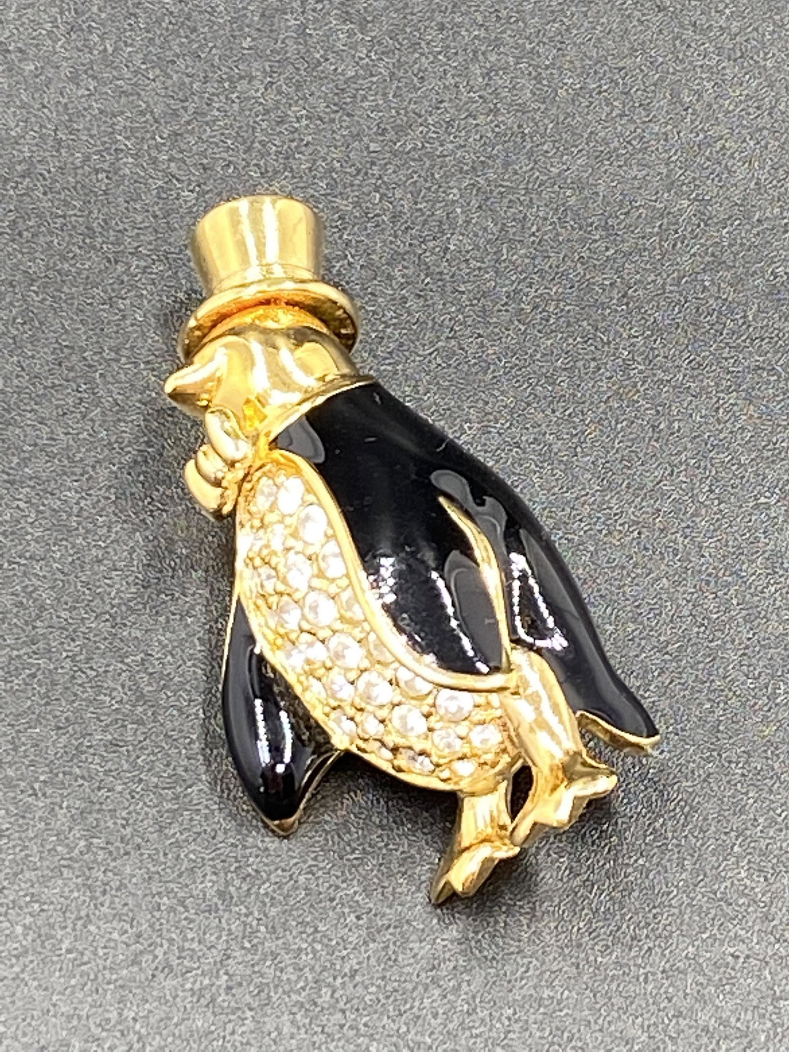 Signed SWAROVSKI Vintage Brooch: For exact dimensions please refer to the attached dimensions sheet.