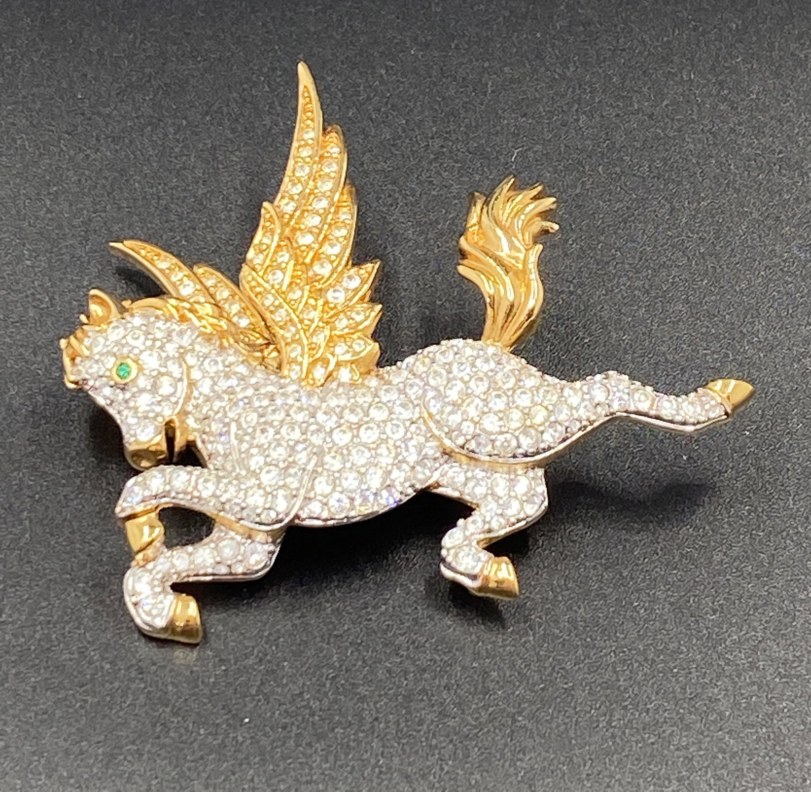 Signed SWAROVSKI Vintage Brooch: For exact dimensions please refer to the attached dimensions sheet.