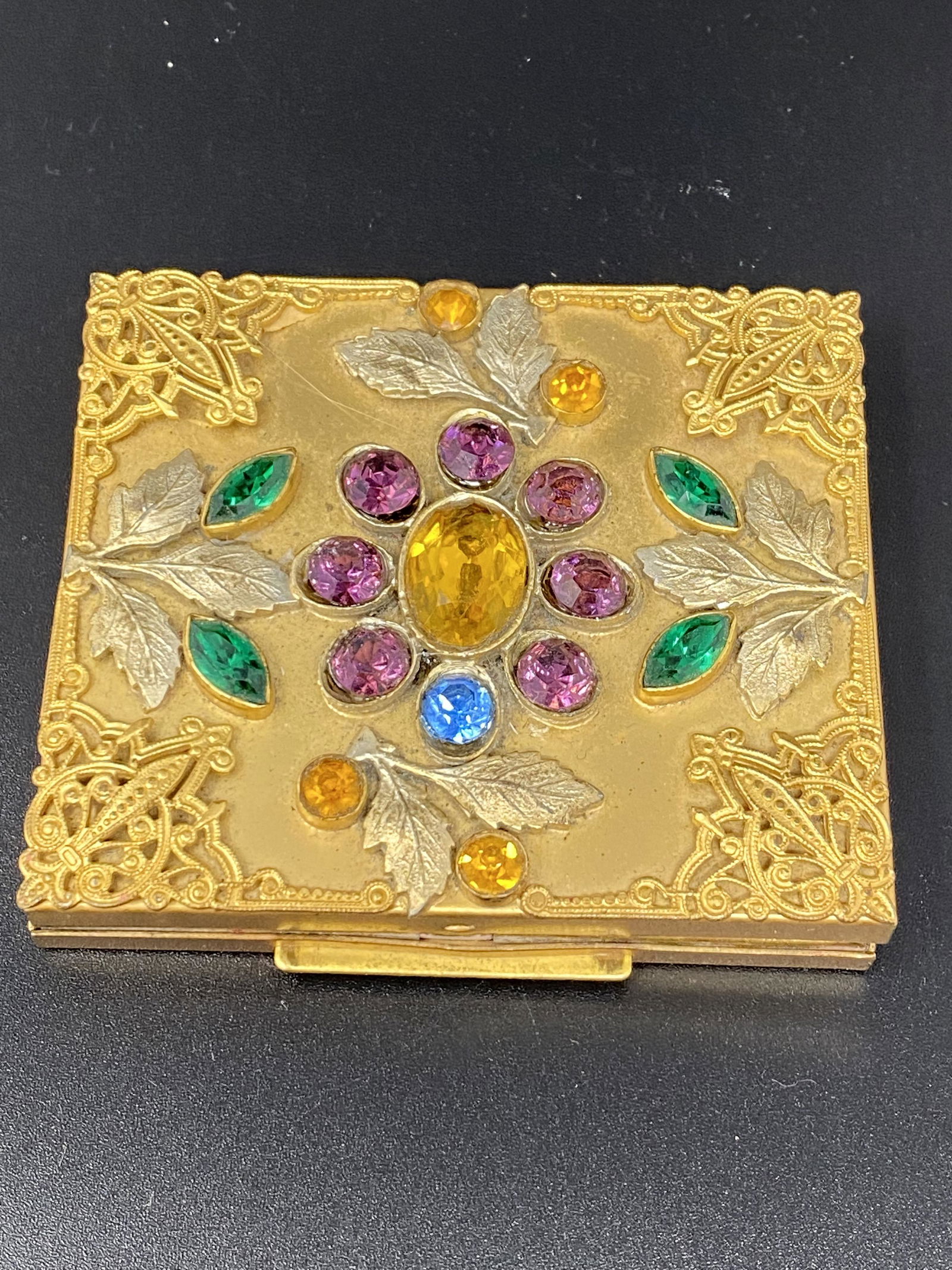 Vintage Compact Powder Case (1 of 1)